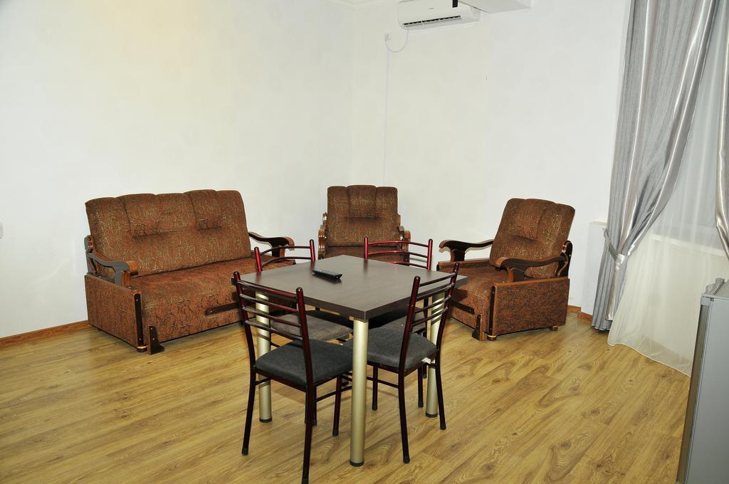 Alma-Ata Hotel Borzsomi Szoba fotó