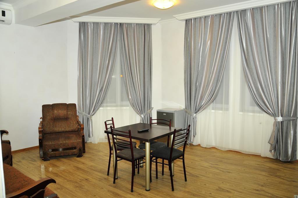 Alma-Ata Hotel Borzsomi Szoba fotó